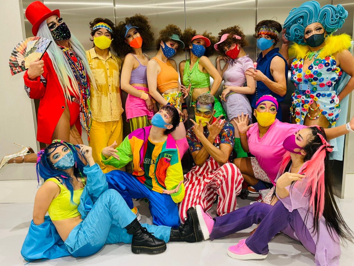 穴野 をしる子 Exitのお二方のお歌 なぁ人類 のバックダンサーをやったよ 楽しかったよ ダンサーの皆様とも知り合えてとても刺激をもらったよ もっと頑張っていくよ