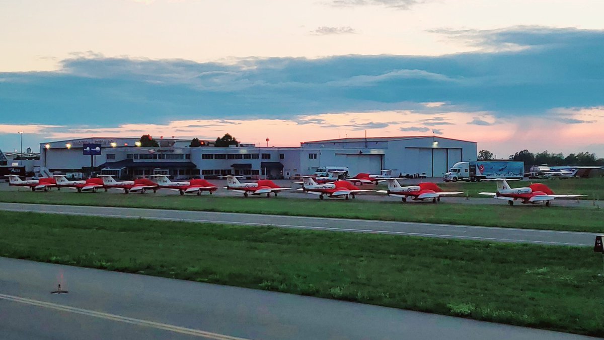 veryboeing's tweet photo. RCAF #Snowbirds #CT114 #Tutor CYOW https://t.co/evX0dTmSW6
