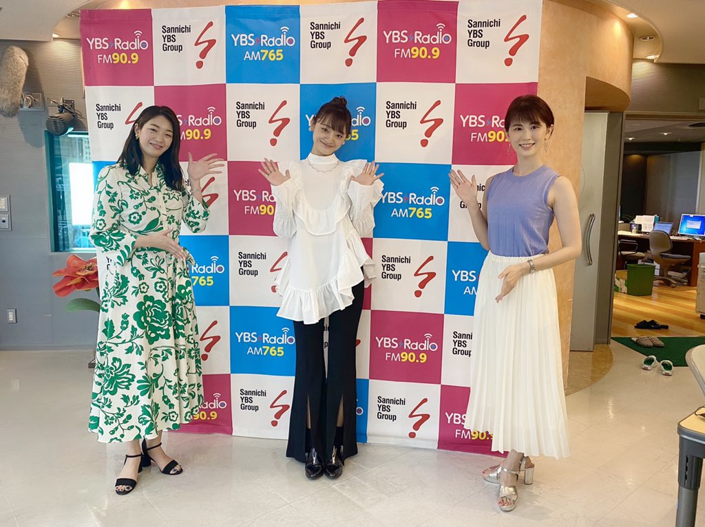 小松千絵 Ybsアナウンサー S Tweet 今日の 優ひかるのシャイニングタイム に美麗さん 麗奈ゆうさん ご出演 優さんと同期の95期生 95期推し Kie出身 宝塚の受験スクール のわたしとしてはたまらない内容でした 全く番組に関係ないのに写真撮らせて