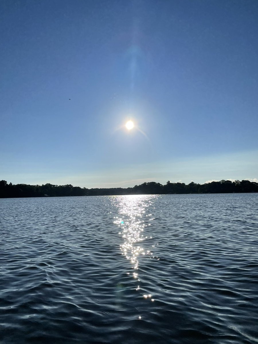 teacherfirst73's tweet photo. Perfect morning paddle #findwater #myhappyplace https://t.co/VsxPgaezI2