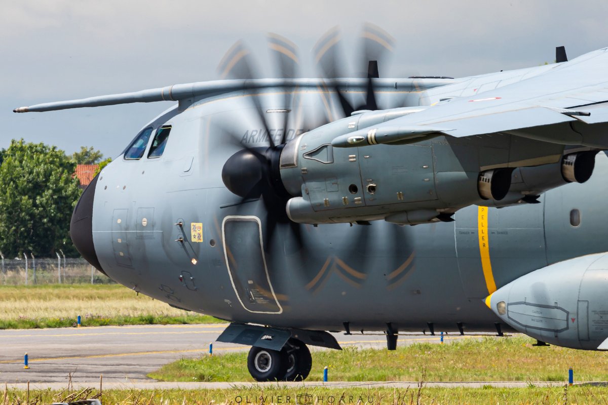 OlivierHoarau's tweet photo. π«π· Between #FrancazalAirport and #ToulouseAirport to follow this @Airbus #A400M of the @Armee_de_lair on training flight βοΈGood week-end #Twitter βοΈ
#Avgeek #FRBAL #A400Matlas #Armeedelair #frenchairforce https://t.co/CR10wfweqs