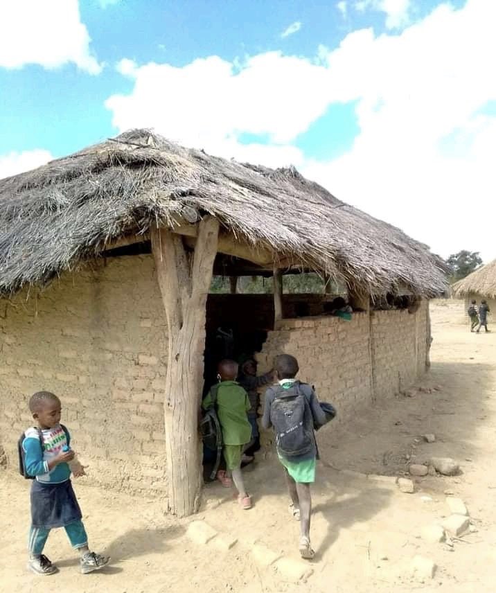 ROHRZimbabweorg's tweet image. Education is key but some of our children have been neglected. How can they be expected to get a great education when the school facilities are not adequate? @edmnangagwa and his government are failing our children  @ARTUZ_teachers @nelsonchamisa @PacheduZW @ZanuPFYouthCIC