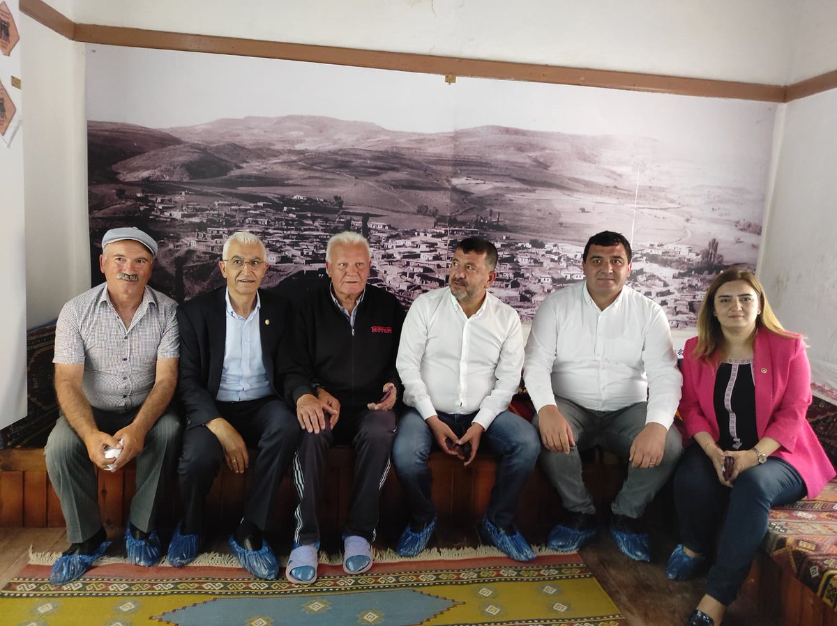 veliagbaba's tweet photo. CHP Heyeti olarak Sivas'ta ziyaretlerimiz sürüyor. Halk Ozanımız Aşık Veysel'in köyünde Aşık Veysel Müzesindeyiz.

@ulasskarasu 
@SEVDAERDAN 
@yukselmkilinc https://t.co/uO1osmD61w