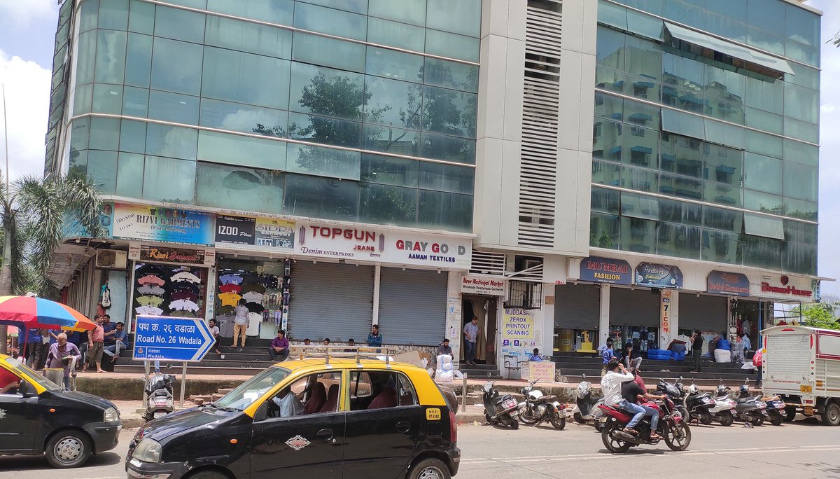 MaldeNimish's tweet image. Unofficially lockdown is over! Non essential shops can open on weekend also, you just have to settle down with BMC &amp;amp; Police! 
#MumbaiLockdown 
@mybmc @CPMumbaiPolice @MumbaiPolice @AUThackeray @CMOMaharashtra @mumbaimatterz @local_mumbaikar @BankiMistry @TOIMumbai @mid_day