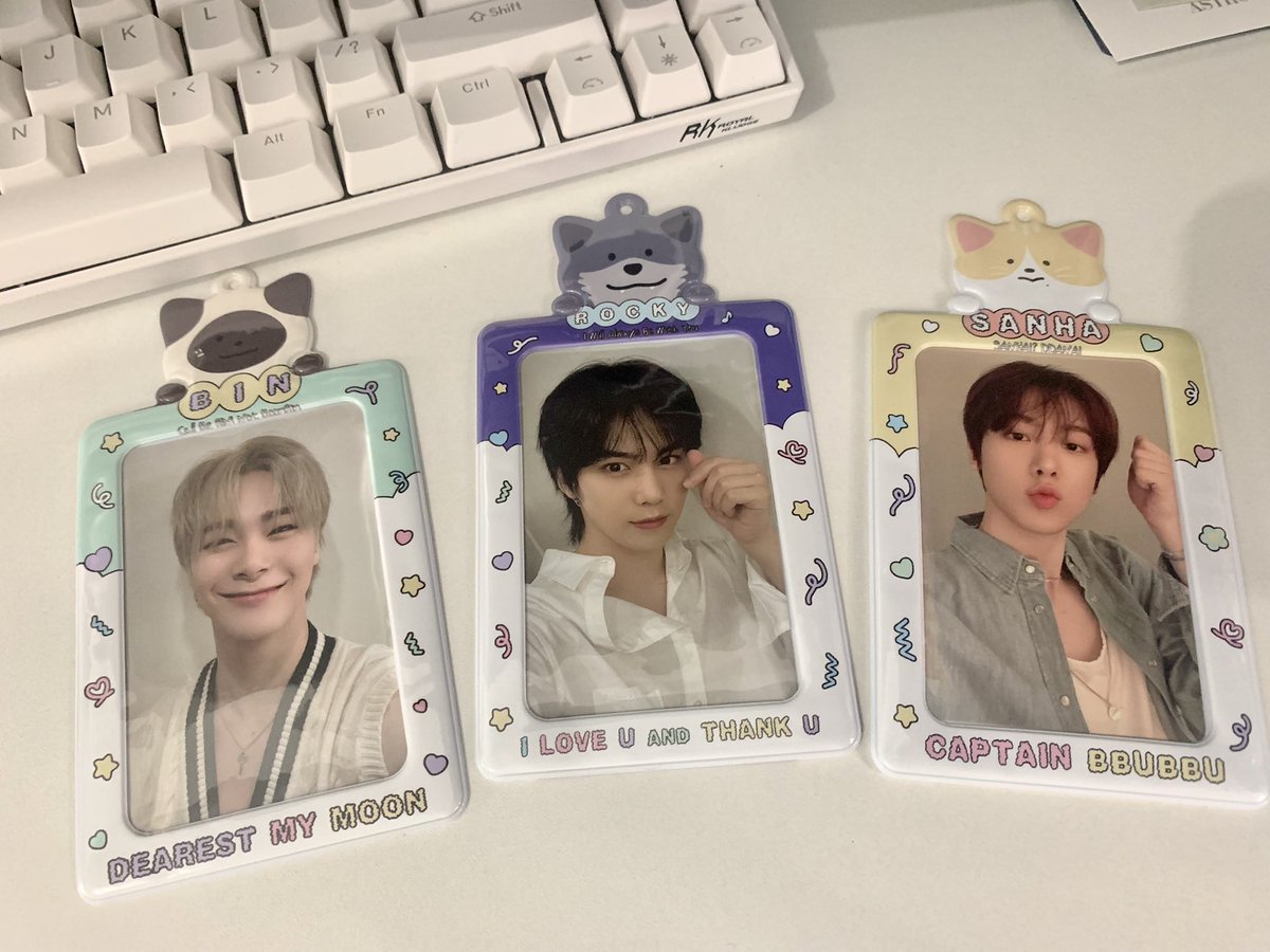 GyugyuXpress's tweet photo. 📬

look what came todayyy! it’s the pc holder from @roakkiyung ~ 너무 감삼당 예쁘게 나와서요💛 thank u also for hosting this GO and for the cute freebies! @byeolph 

#byeolproofs 💌 https://t.co/0jqE6xKuRt
