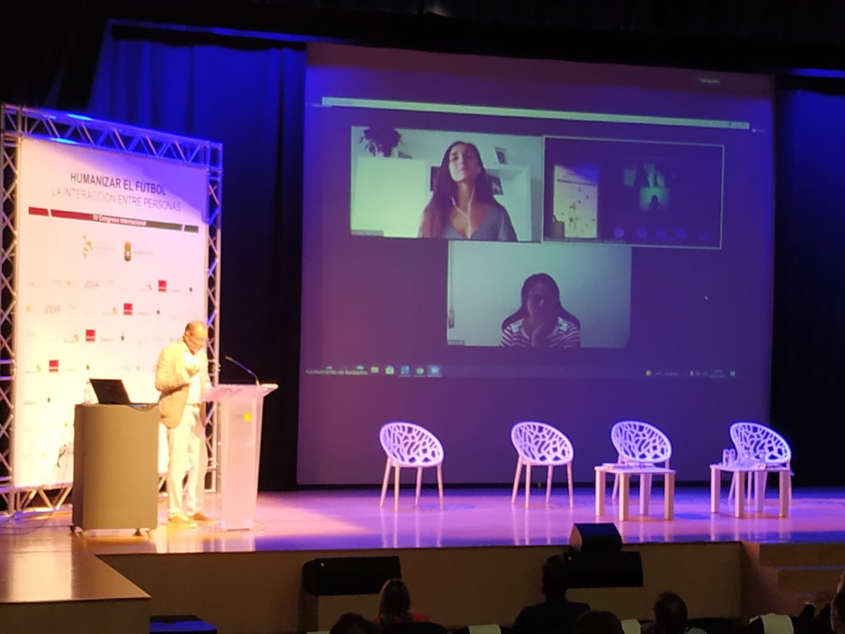 Finalizamos la primera conferencia del #AIPAFBARBASTRO com Ricardo Sánchez hablando de antropología, fútbol y fútbol femenino