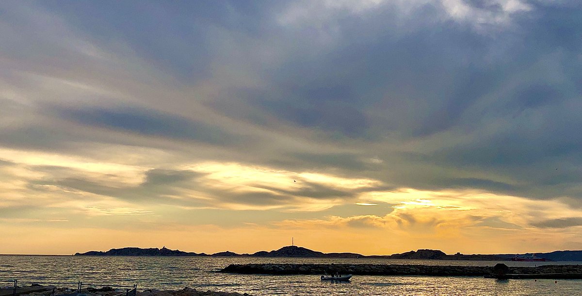 Boidalon's tweet photo. 2/2

Et demain, retour sur la #CoteDAzurFrance pour finir l’année scolaire, avant de rejoindre l’équipe du 💋 #BisousBisousCannes 💋pour l’été…

#Summer2021
#OneDayOneJob
#BarManager
#BarWarriors
#BoidaLife
#BoidaPic
#LesHumoristesDeCannes https://t.co/1Z6yAWFSzJ