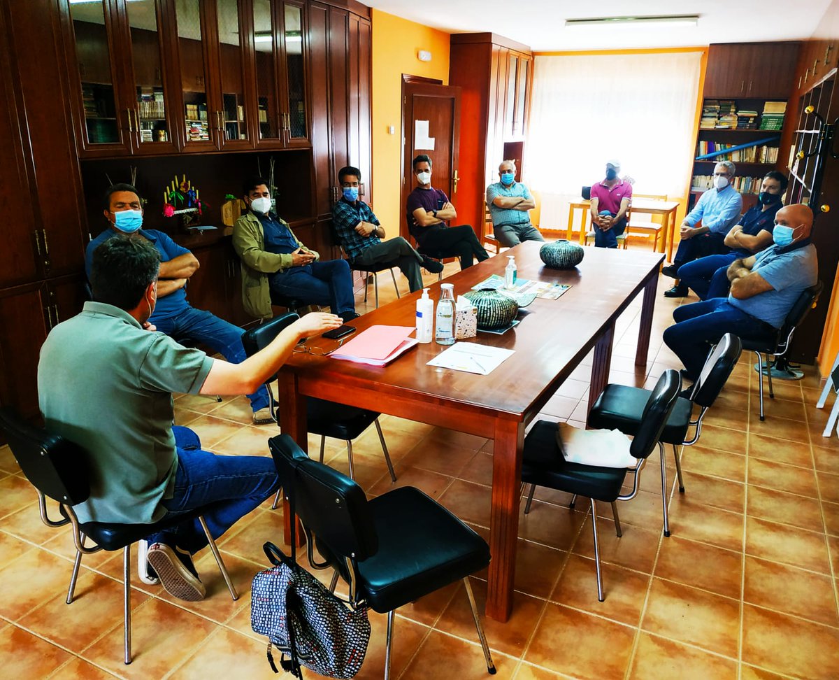 prominifun's tweet photo. En Villamor de #Orbigo estamos impulsando en @prominifun una agrupación de populicultores para la certificación de la gestión forestal sostenible. Desde @fafcyle @FCesefor con el apoyo de #asfole. Hoy reunión para afianzar el acuerdo!! 👫 Y visita a chopera incluida!! https://t.co/cr7wjRPW6n