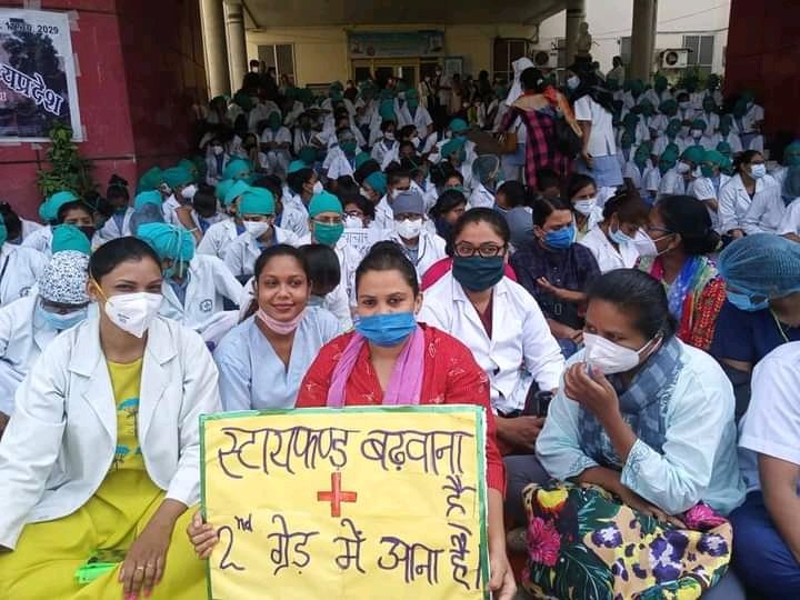 ShwetaGhodki's tweet photo. @VishvasSarang अब हमे आश्वासन नहीं लिखित में आदेश चाहिए।।हमे हमारा अधिकार चाहिए
हमारी 12 सुत्रीय मांगो को जल्द से जल्द पूरा किया जाए।
@ChouhanShivraj @ChouhanShivraj @narendramodi #mpnursesstrike https://t.co/272ivHnjXt