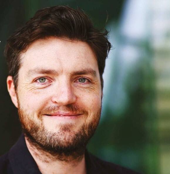 Sharonmuskebear's tweet photo. A bit of smiley #TomBurke to perk up your day. π
#BurkePerk π
#BurkeBoost
#TomTopUp https://t.co/GssIuyWfKT