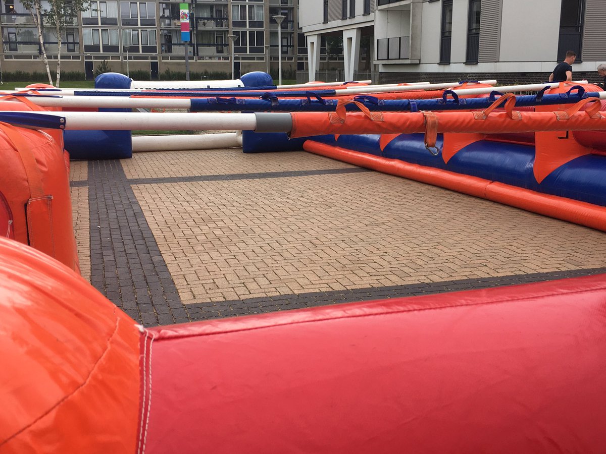 elizeamons's tweet photo. Altijd Welkom op Plein ‘53 in Pendrecht! Levend voetbalspel, doel schieten en een mega bal-springkussen!! Komen jullie ook? https://t.co/WVxNqnPsi8