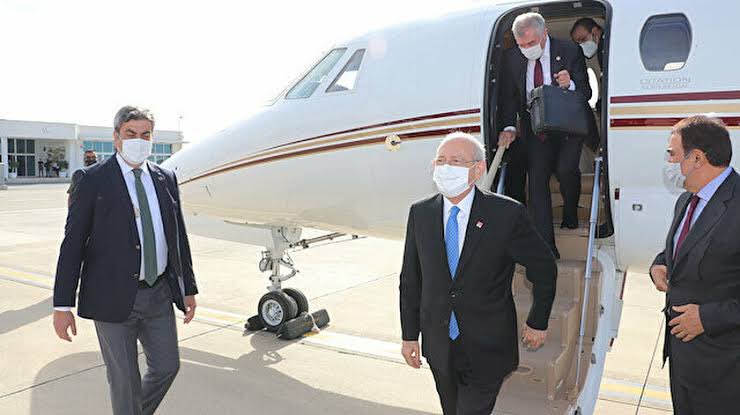 Kılıçdaroğlu:
“Bütçe nasıl yapılır, tasarruf nasıl yapılır, israf nasıl önlenir ben bilirim.
Lüks otomobilleri mi var, uçakları mı var? Satacağım onları!”

Derken, Samsun'a geldiği özel jet uçağıyla geri döner

Ne diyordunuz gençler?

Fıkra bu kadar!
🙃
m.aksam.com.tr/yazarlar/hikme…
,