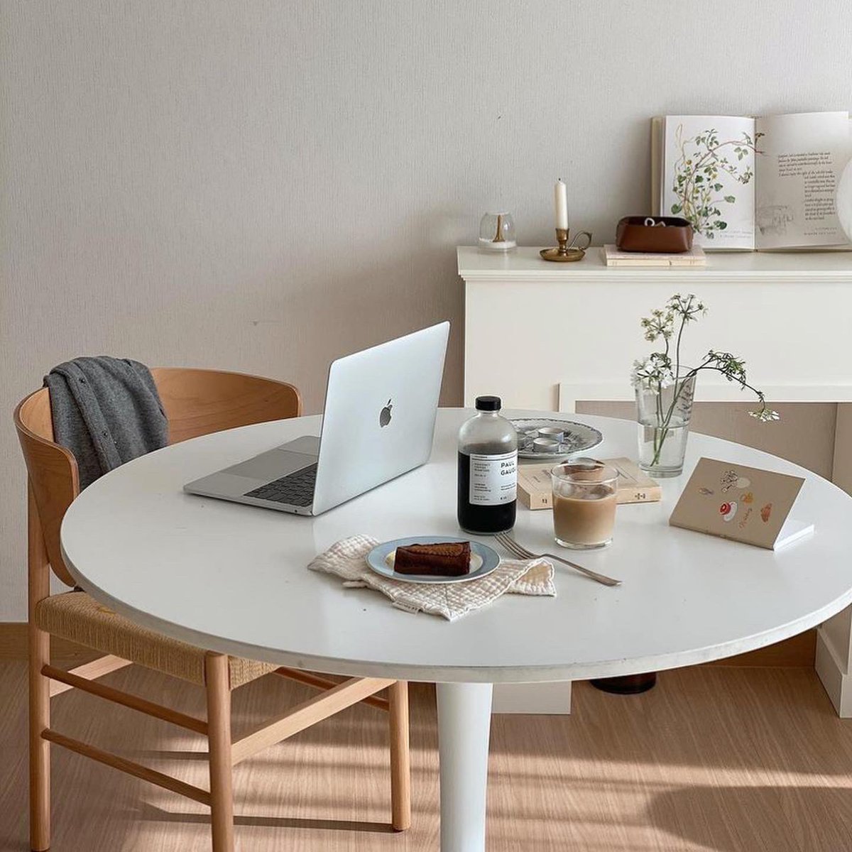 perhaps_aday's tweet image. Pre order 〰️ round table 
โต๊ะกลมสีขาวขนาดใหญ่ วัสดุทนทาน สีเข้าได้กับทุกโทนสีห้อง 

ขนาดเส้นผ่าศูนย์กลาง 80cm. / 90 cm./100 cm. ส่วนสูง75 cm.
3,390.- /3,890.-/4,290 ส่งฟรี
#แต่งบ้าน #แต่งห้อง #โต๊ะกลมสีขาว #โต๊ะขาว #โต๊ะกลม #โฮมคาเฟ่ #โต๊ะทํางาน