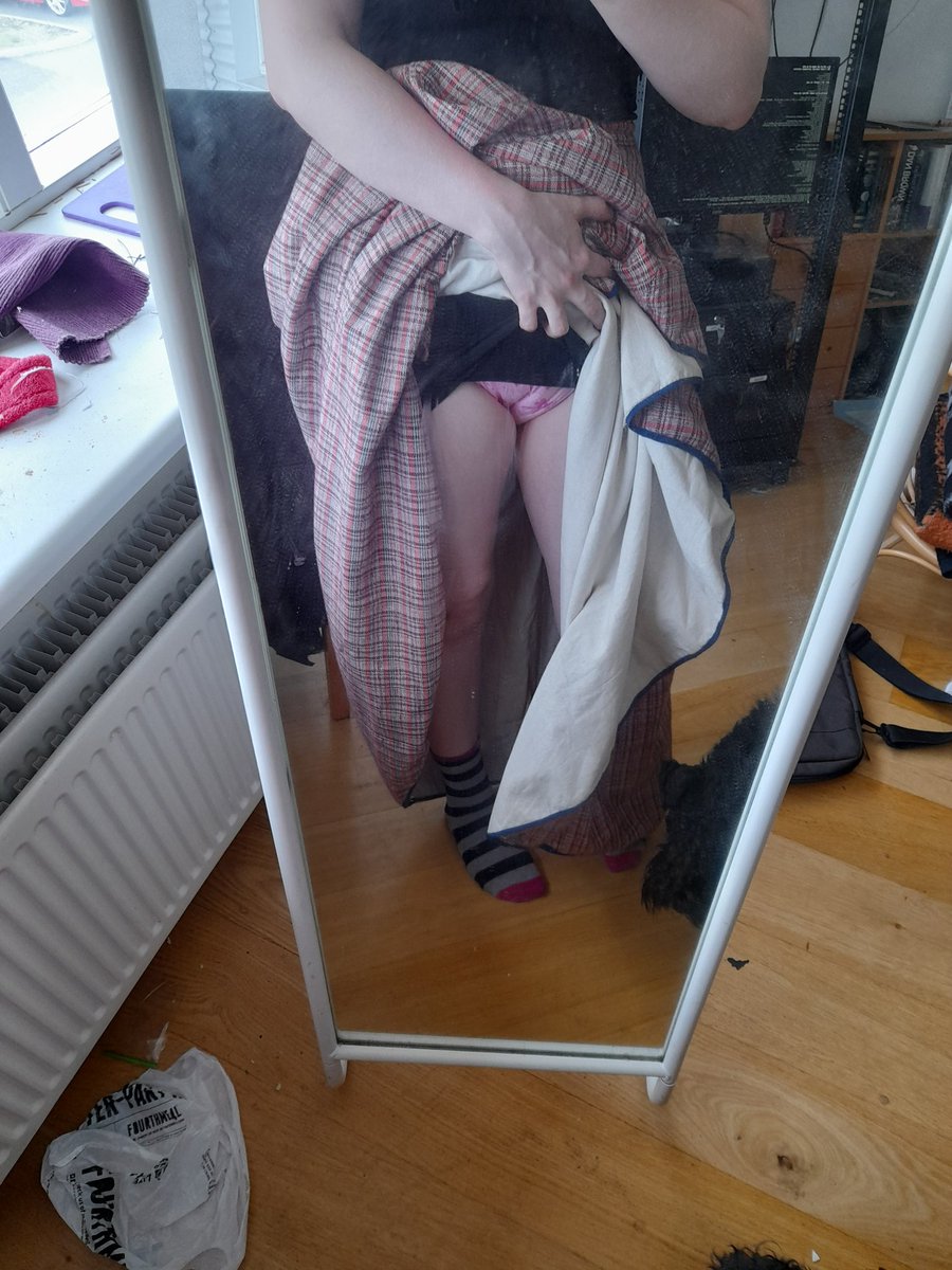 The rhubarb thief tweet media