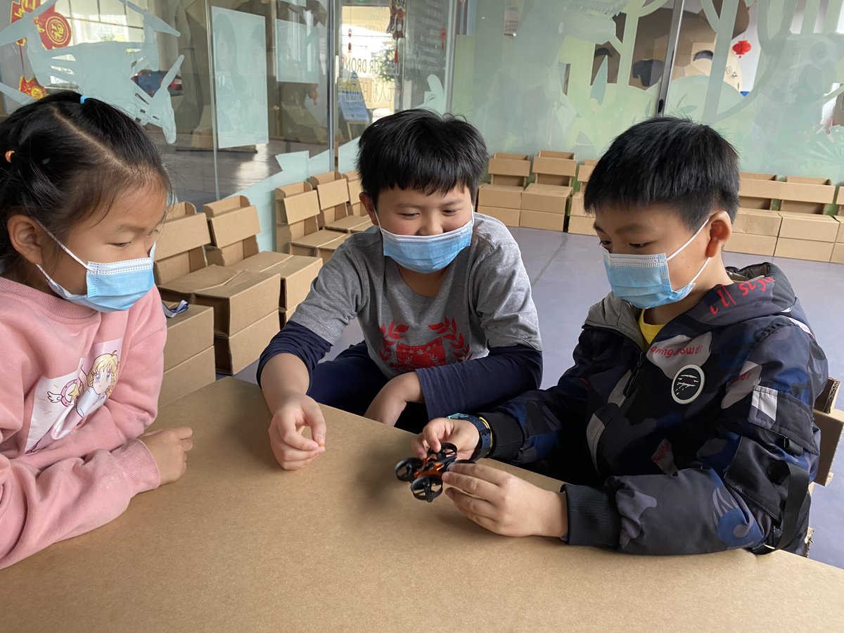 EpcEducation's tweet photo. The essential purpose of introducing STEAM education is to make students understand the trends of the 21st century. So that they should learn how to stand out when they enter their professional careers/

👀 Continue reading here: https://t.co/yWpUcUsI3C

#STEAM教育 #STEAM_EDU https://t.co/ahQy6tfdvy