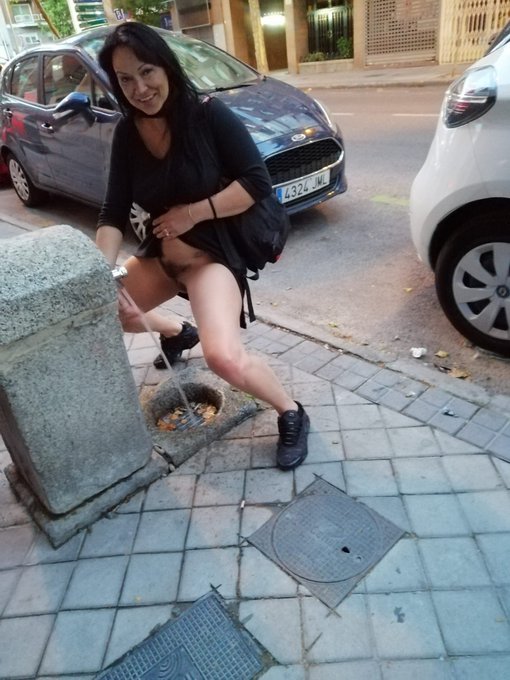 Me voy d #Madrid y no pod&iacute;a irme sin lavarme el chichi en la fuente jajajajajajja @amandaxpornstar ahora<a href="/tag/madrid"class="tags">#Madrid</a>