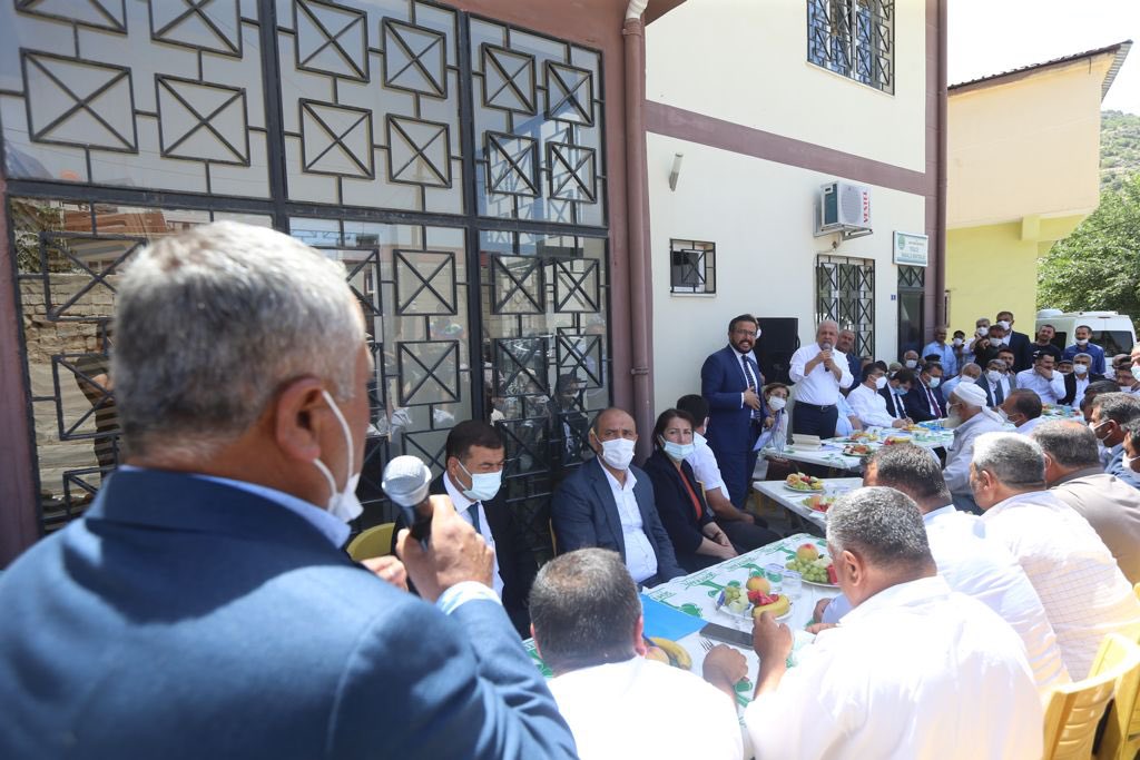 Şehitkamil Yeşilce köyünde 18 muhtar, mahalle başkanı ve kanaat önderlerimizin katılımıyla bölge toplantımızı  gerçekleştirdik.

<a href="/FatmaSahin/">Fatma Şahin</a>, <a href="/rfadiloglu/">Rıdvan Fadıloğlu 🇹🇷</a> , <a href="/mehmetyilmazmy_/">Mehmet YILMAZ</a> başkanlarımız, il/ilçe teşkilatımızla sorunları dinledik, dertleştik.

Gayretle yola devam.