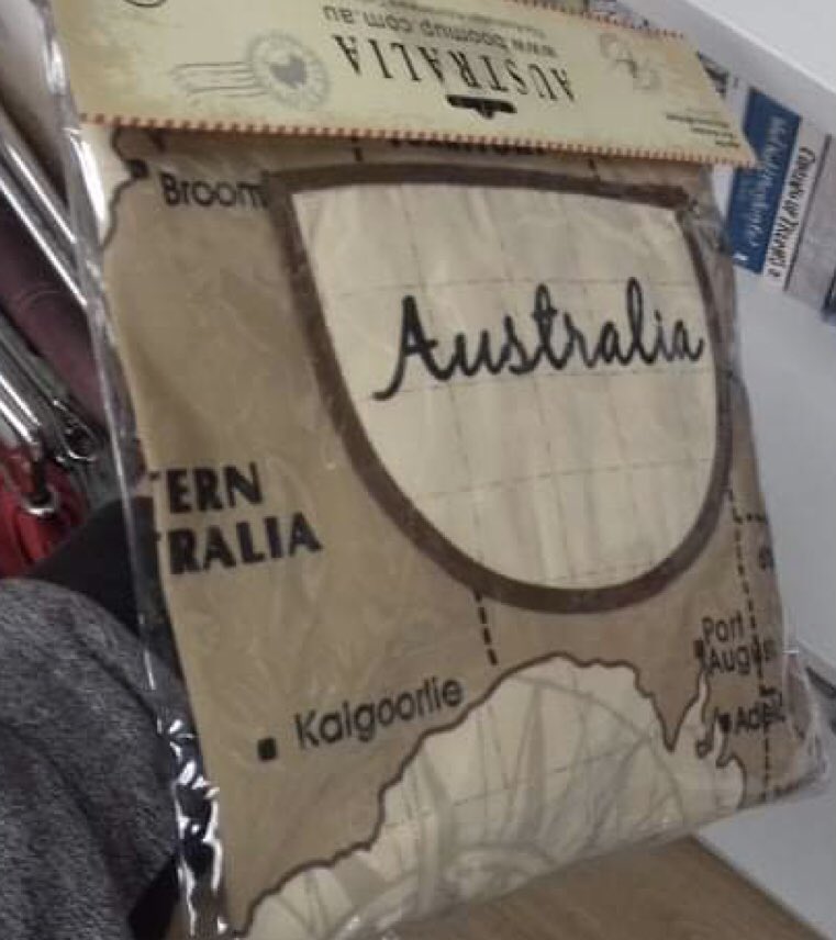 FileyMindShop's tweet photo. Boom Up Australia Kitchenware Set.
Includes:
*Apron
*Pot Holder 
*Kitchen Mitten
In original sealed plastic wrapping.
Ideal gift idea, either as an individual gift or as part of a gift hamper.
Currently located on the shelves to the rear of the shop.
£3 https://t.co/ps4sWgJzII