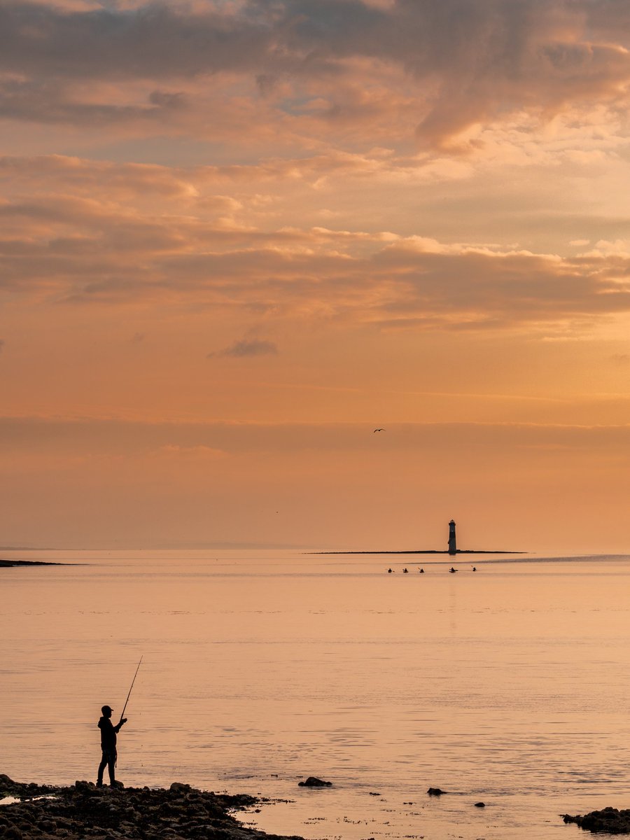 jboconnor's tweet photo. Gone fishin'. Kayakers returning to the Bay at Rosses Point last night. #sligo #rossespoint https://t.co/TpKSJIEl3D