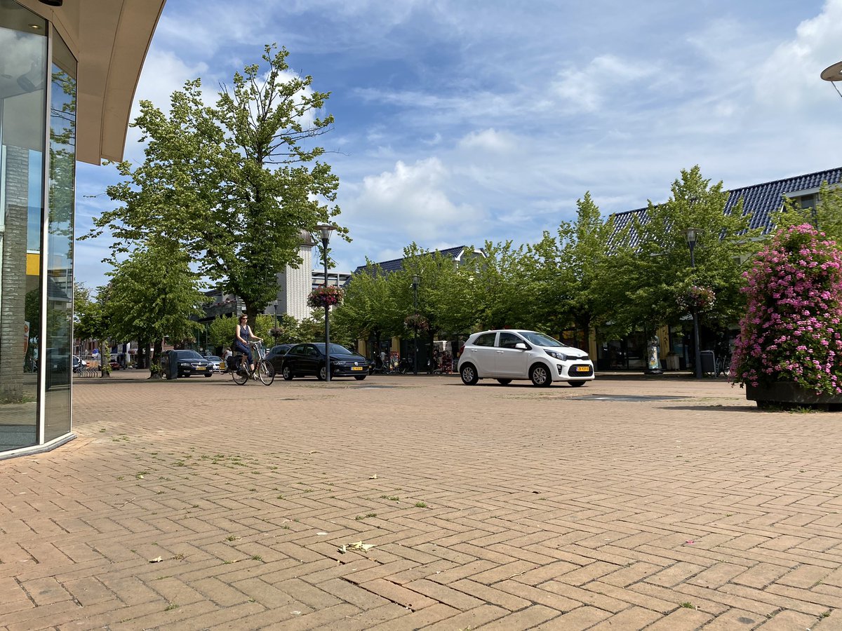 Waarom kan ik in de Heerestraat in Roden nergens even zitten (behalve op een terras)? <a href="/Noordenveld/">Gemeente Noordenveld</a> <a href="/GBNoordenveld/">Gemeentebelangen Noordenveld</a>