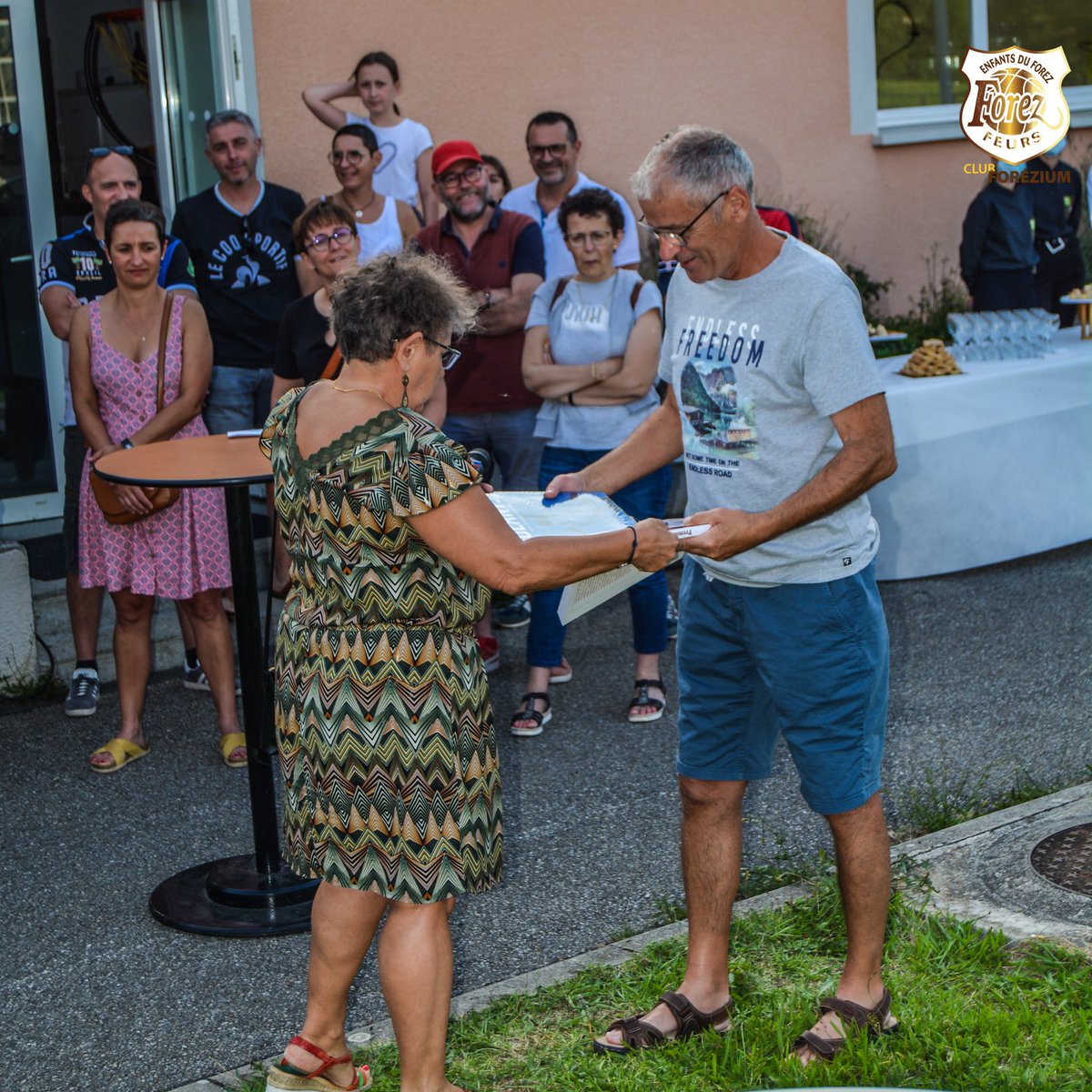 [INSIDE] 📸

Une soirée privée "surprise" a été organisé ce vendredi soir pour honorer les 14 années de présidence d'Eric #Sardin. 

<a href="/ffbasketball/">Fédération Française de BasketBall</a> X <a href="/loirebasketball/">Comité Loire Basket</a> x @Pdt_AURABasket X <a href="/HuncklerJp/">Hunckler</a> 

#GrandirEnsemble💚💛 #EFF🏀