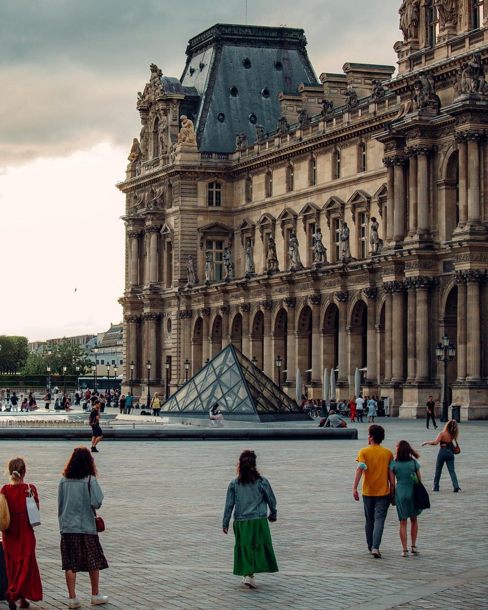 hipparisblog's tweet photo. Tonight is La Nuit des Musées in Paris = free entry to many of Paris' amazing cultural gems. Don't miss out if you are in the city right now!
📸: @erika.kostialova
#lanuitdesmusees #erikakostialova #hipparis #museumnightparis #museumnight #museedulouvre #freeculture #freemus https://t.co/WjWuxCKI4S