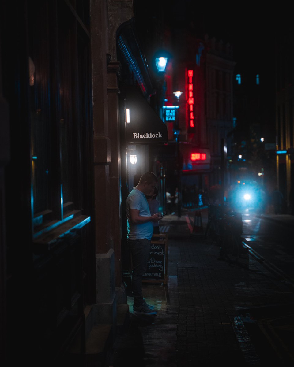 ShaneVisuals's tweet photo. Seeing how IG treating photographers time to move on twitter i guess.
Some street photography in Soho and chinatown London
#streetphotography #London #chinatown #soho #nightlife https://t.co/ggW4rUmORB