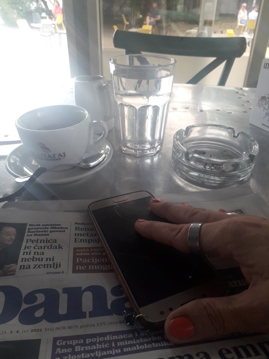 agdesam's tweet photo. ☕ i prelistavanje u tišini 🥰 #sitnice već lepog jutra, nek ulepšaju i dan https://t.co/VSM4OC9YrU