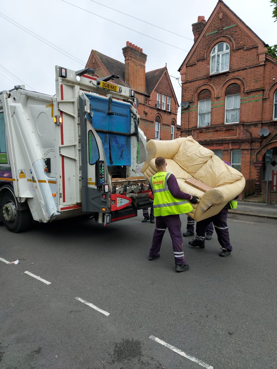 NPBigLocal's tweet image. If you are out on Gladstone Av today, you might have spotted a lot of action. We're running an anti-fly tipping pilot. We've contracted @VeoliaUK to clear bulky items and we'll be around until 1pm if you want to say hello!