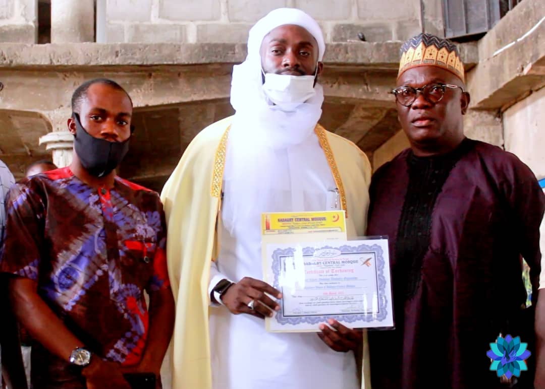 RakDevelopment's tweet photo. The pioneer of RAK Development Foundation was turbaned the Alatileyin Adini of the Muslim Community in Badagry. 
We felicitate with him as we know the efforts he has made personally to impact his community and the lives of those around him from staff to beneficiaries. https://t.co/IF05UNGTD5