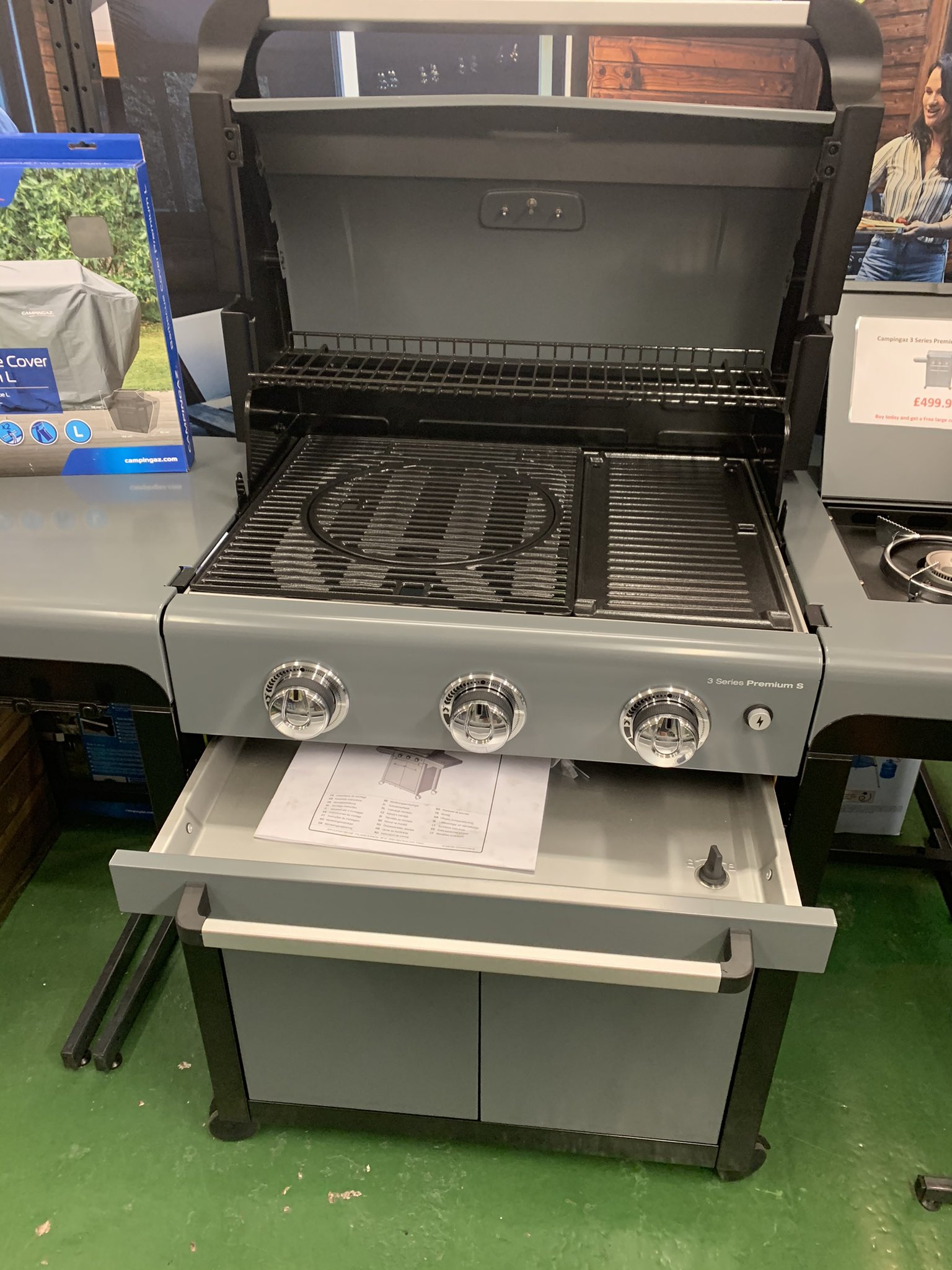 uitslag Vaderlijk verjaardag BCH Camping on Twitter: "Campingaz 3 Series Premium S Grey Gas BBQ £499.99!  Now on display and in stock from our Trowbridge store! Or visit our website:  https://t.co/i1khmvbVSo #BBQ #holiday #bchcamping #bch #
