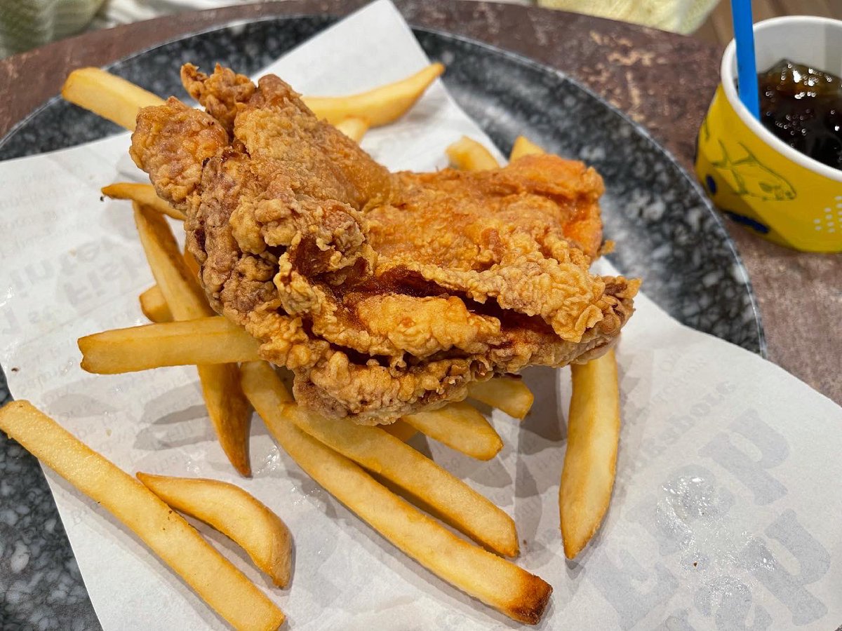 norlinkarim's tweet photo. Dining out. Fish & chips, fried chicken & chips, mozzarella cheese sticks and churros. #VirtualDinnerDate #Saturdate What’s for dinner #WAPmembers https://t.co/IICbW3YcmJ