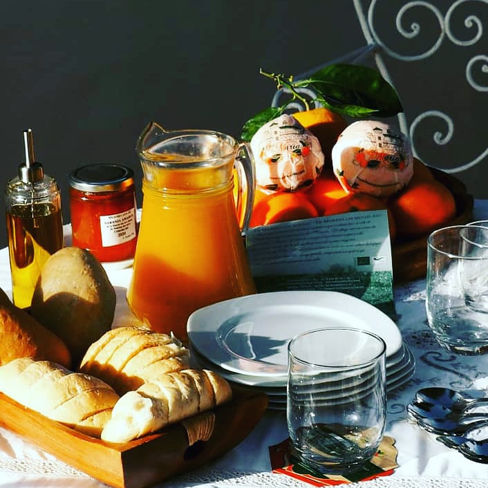 AveMariaOranges's tweet photo. 💐🍊⚘Happy #holidays to all of you who can enjoy the well-deserved rest these days of July! The temperature grows in our Andalusian #orchard but so do #oranges! Greetings from #avemariafarm! 💐🍊🌿🇪🇸
#marmaladeawards #oranges #marmalade #ocadouk #waitroseandpartners #holydays https://t.co/OZiQwVhJEN
