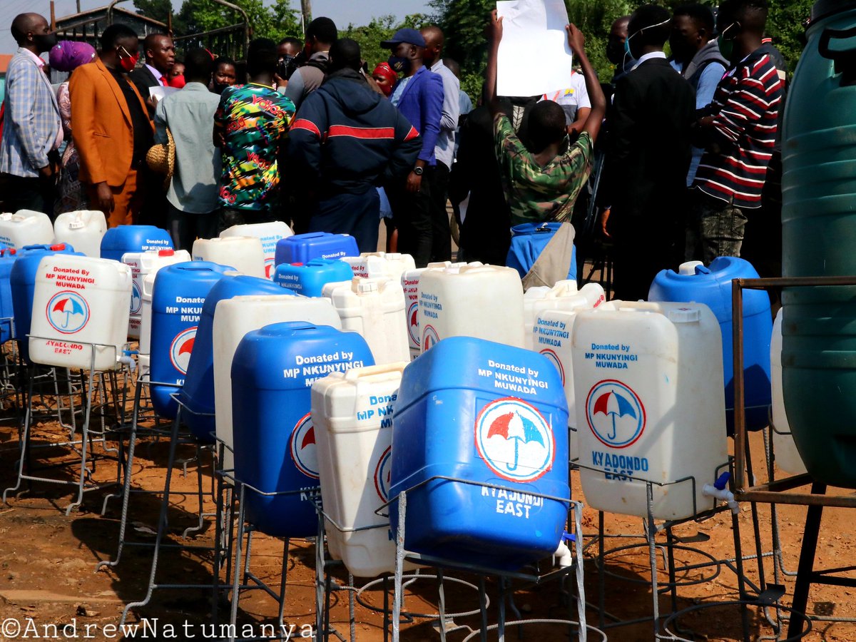 NinyeTabz's tweet photo. Hon @NkunyingiMuwad1 has this morning donated hand washing tanks and other items to market vendors within Kyadondo East Constituency, which he represents in @Parliament_Ug https://t.co/MPQs07qvU7
