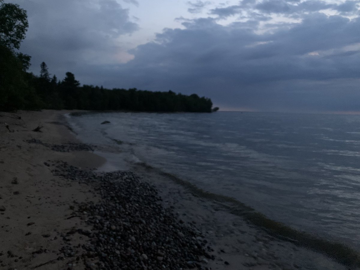 DrHoldsworth's tweet photo. My hubby and I went on a date last night, trying to find some #Yooperlites at the beach he grew up on. Couldn’t find any, but sure enjoyed this gorgeous view at 10pm. #PureMichigan https://t.co/p9lfeaaCoL