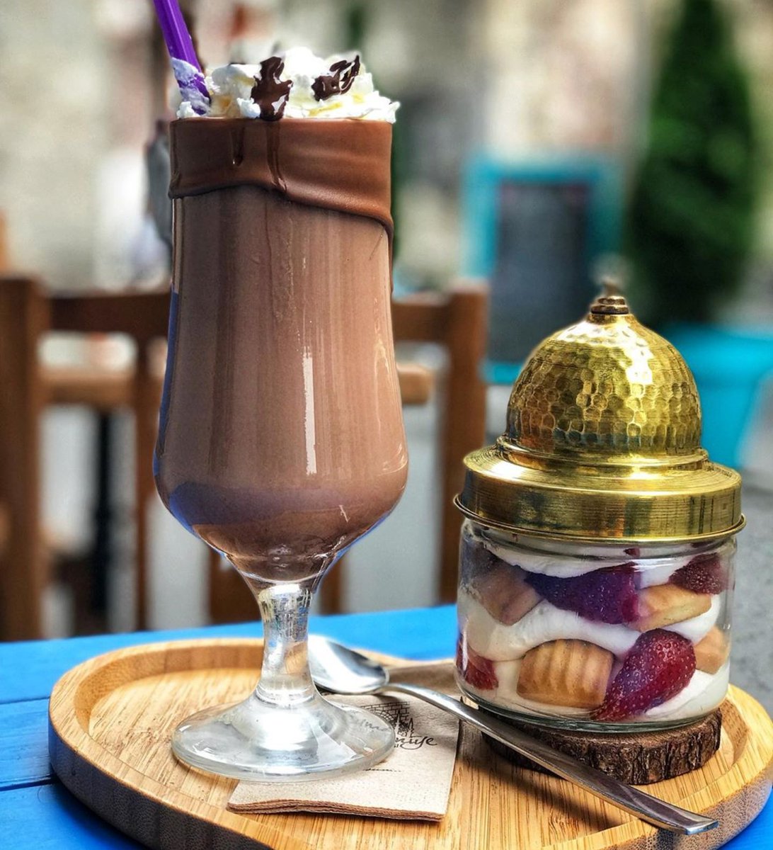 SCikolatacisi's tweet photo. Güzel bir cumartesiye Soğuk çikolata ve Hürrem tatlısı yakışır :)
#süleymaniyeçikolatacısı
#soğukçikolata #Hürrem #cumartesi #İstanbul #tatlı #huzur #edebiyat #loveistanbul #kapalicarsi #grandbazaar #hagiasofia https://t.co/jAhUOx5Bg5