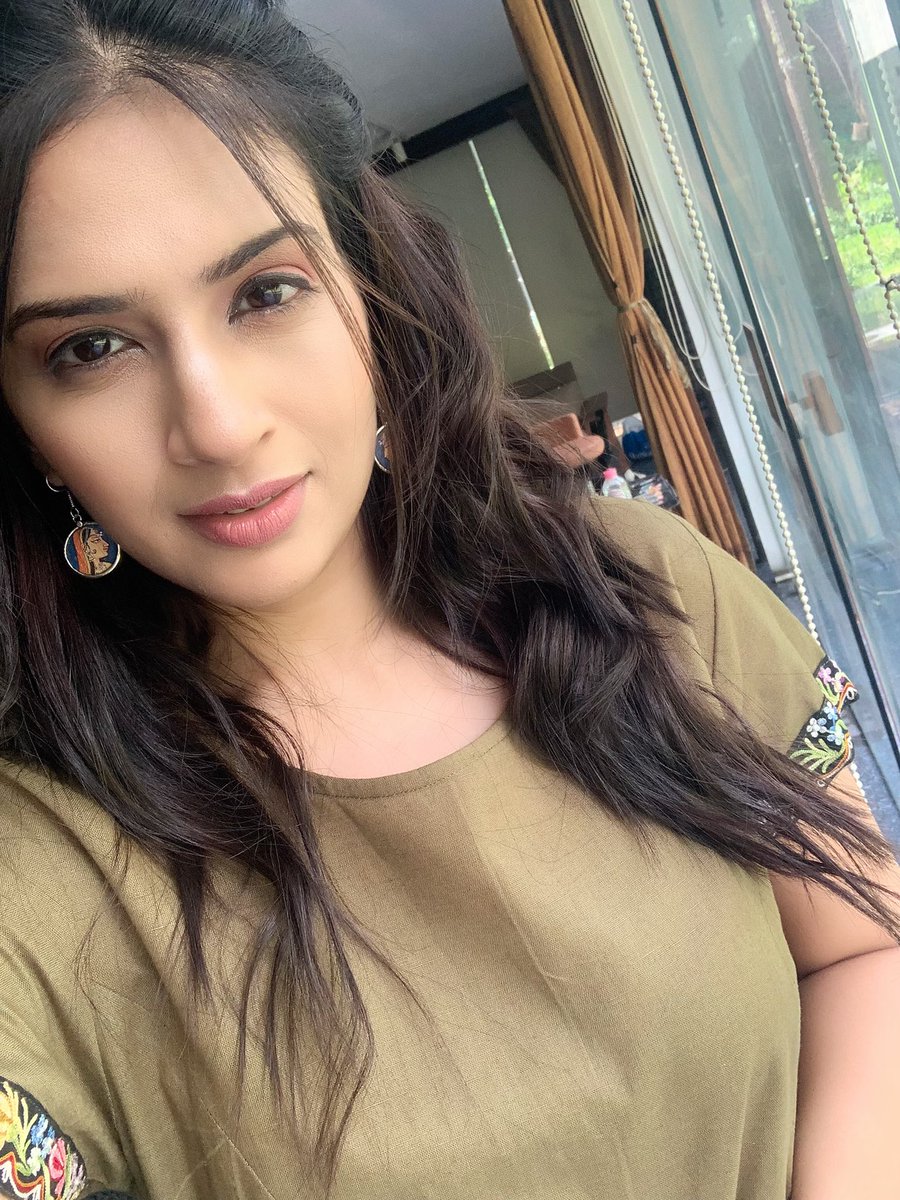 MaulikkaAB's tweet photo. Happy Me 😇 #shootfun #shoothappiness #lovethewayyouare #smily #smilygirl #happy #work #me #ahmedabad #gandhinagar #bebeautifulsoul #loveyourself #beblessed #maulikapatel #actor #model #dancer #traveller #ilovemyblessedlife💕 https://t.co/dfWDkqCp7J