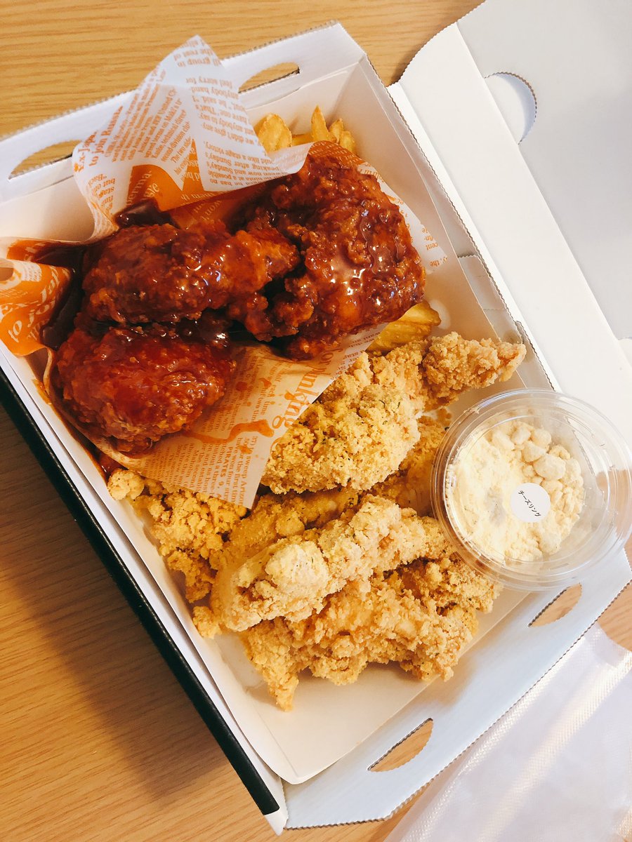 ট ইট র Koreanstyle 大阪天満にあるbb Qオリーブチキン ヤンニョムとフライドのハーフにしました ヤンニョムチキンの下には大量のポテトがあります 笑 魔法の粉 が美味しすぎたのでまたリピートしたい 天満 チキン Bbqオリーブチキン 韓国料理