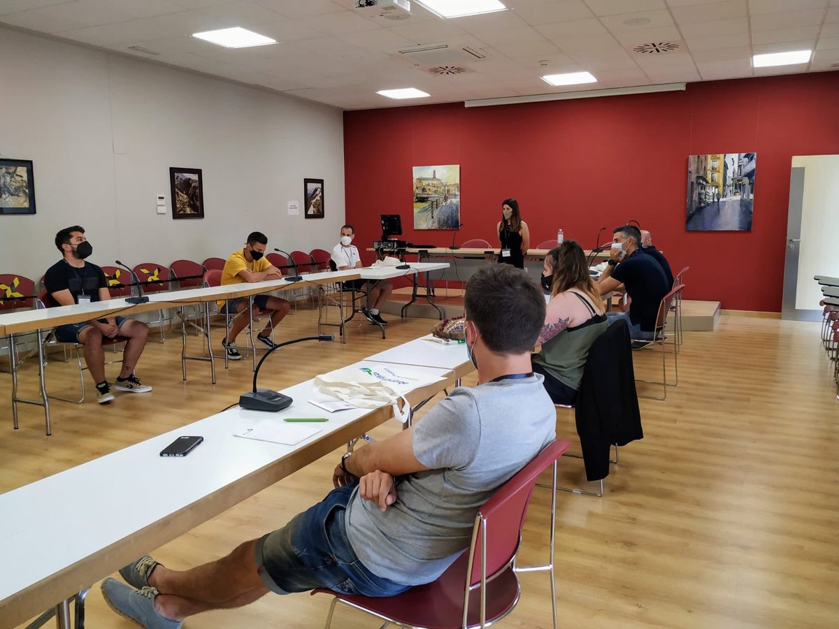 Iniciamos nuestros diálogos participaticos moderados por <a href="/MariaCosin/">Maria Cosin</a>, <a href="/lopezvallejo1/">Javier Lopez Vallejo</a> y Virginia Colchón en #AIPAFBARBASTRO