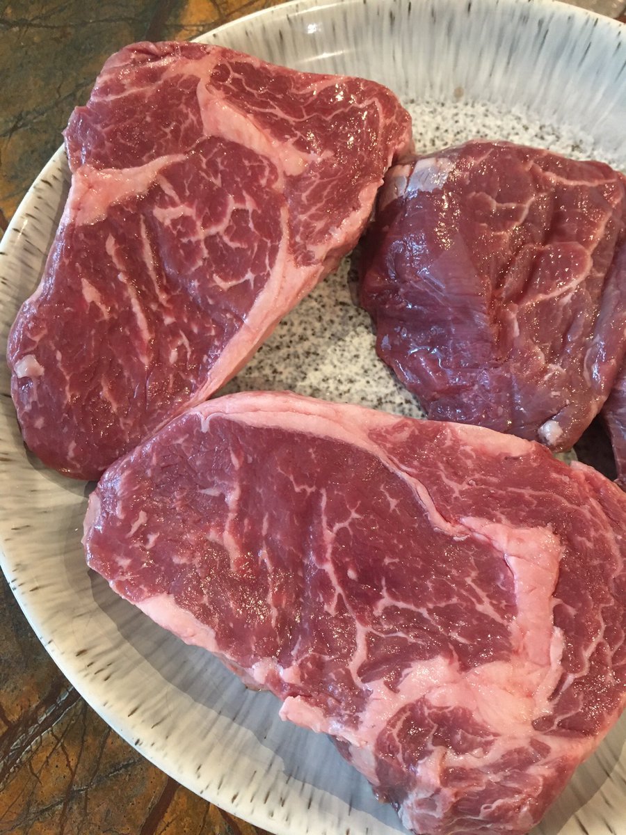 robdvet's tweet photo. Last nightโs @UKHerefords 18mth heifer #dairybeef 28d aged fillet and ribeye for our #makeitsteak #BBQ all homegrown, grass reared and finished on silage/@KWfeeds byproducts for 280kg O+4L ๐ https://t.co/9yN1wCkdwZ