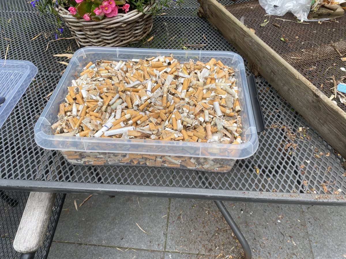 In de <a href="/Gem_Wassenaar/">Gemeente Wassenaar</a> zijn we vandaag gestart met de #PeukMeuk actie 2021. Op de landelijke dag, volgende week gaan we nog wat bakken vullen <a href="/CleanAirNld/">Clean Air Nederland</a> @nederlandschoon <a href="/ggdhaaglanden/">GGD Haaglanden</a> <a href="/helemaalgroen/">HelemaalGroen.nl</a>