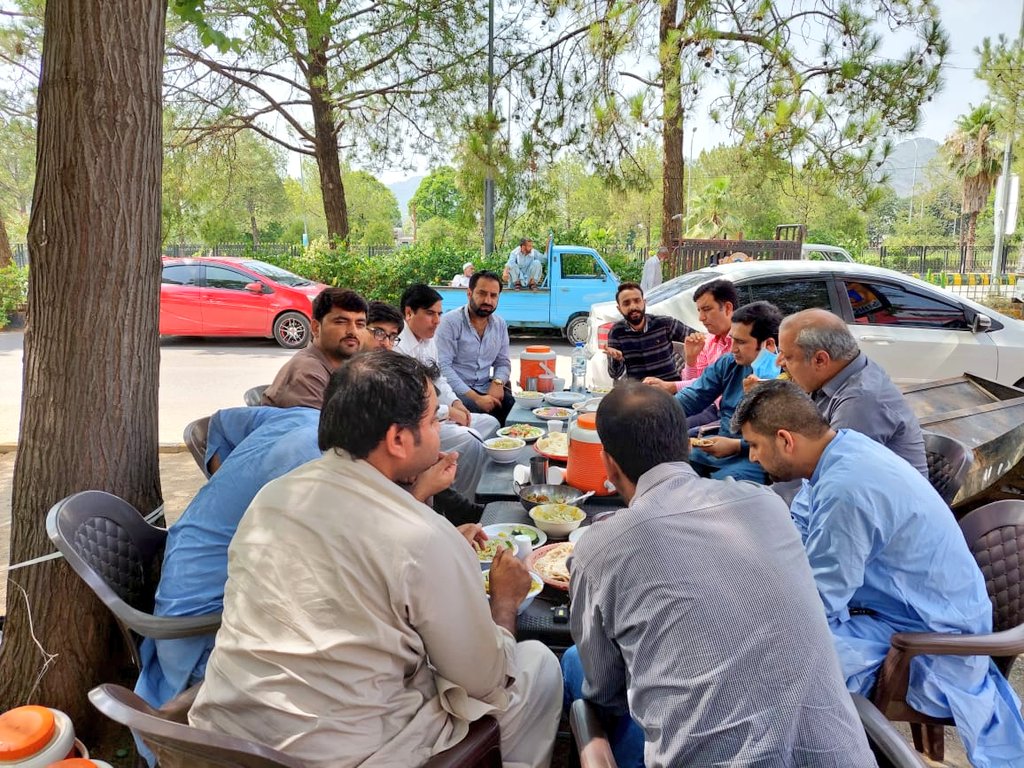 Had a wonderful meeting with Afzal Butt sb and other senior journalists, discussed numerous important issues related to journalists community including upcoming #PRA elections 
Good news for journalist community's welfare coming soon ....
#YJA rocking