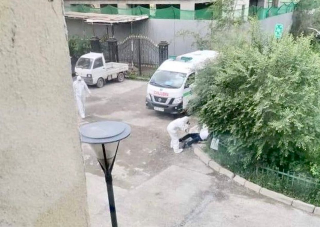 Гэр бүлийнхэндээ халдаахгүй гээд л ганцаараа явсан байх даа хөөрхий. Цээжний зураг нтрээ барьчихсан өрөвдөлтөй юмаа. Хангалттай хугацаа мөнгө байсаар байтал ийм байдалд бэлэн болоогүй, энэ хүмүүсийн амь насыг авч одсон Саран ижий тэргүүтэй алуурчингууд хэзээ хариуцлагаа хүлээх вэ