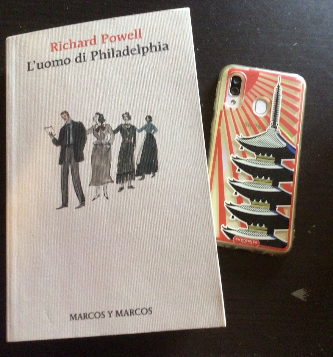 mariadicuonzo1's tweet photo. Era sbalorditivo quel che una ragazza poteva fare di un uomo quando l’aveva accalappiato 
Poteva persino trascinarlo dalla sarta il #sabato mattina 

#RobertPowell 
#LUomoDiPhiladelphia 
@Marcoseditore 

@diconodioggi 
#TopLibro https://t.co/LzZ6eZfpra