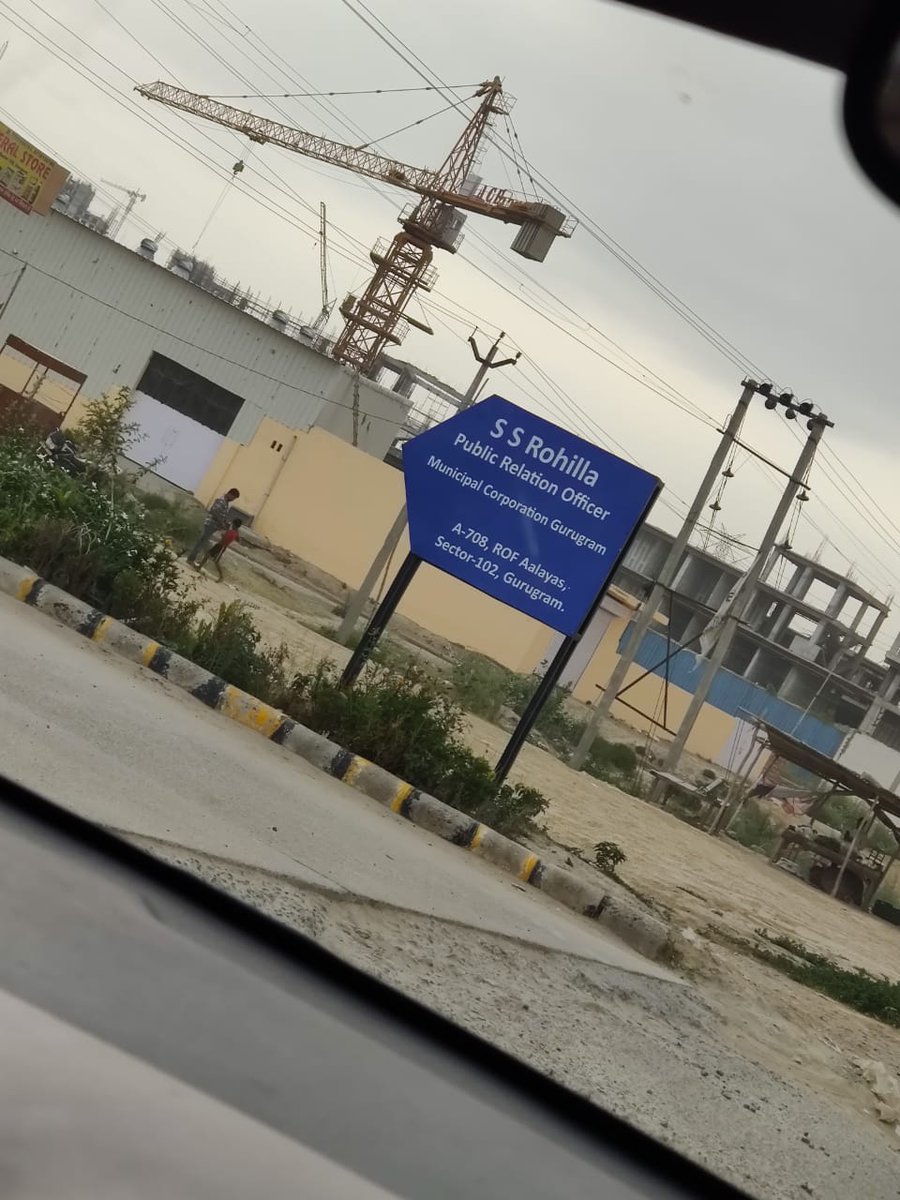 Is there any policy in @MunCorpGurugram for installing sign boards.Can an employee hired under outsourcing policy also have a sign board indicating his residence.If it goes on like this, Gurugram is set to become city of illegal signboards. @cmohry @mlkhattar @DC_Gurugram