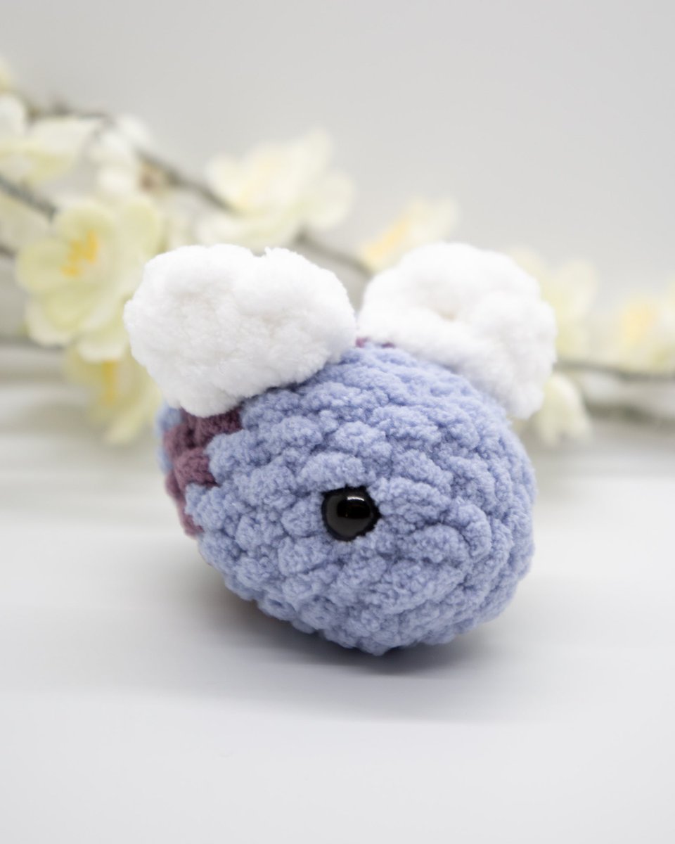 jascrochets's tweet image. Bee’s are still buzzing about in my shop 🐝💐 Get yours today!! I have both regular bee’s that are unscented, and the most lovely scented lavender bee’s! ☺️