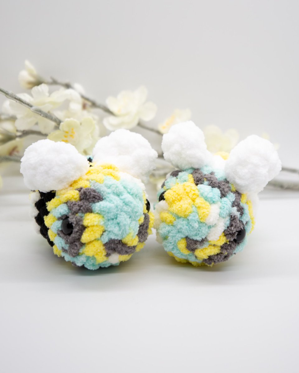 jascrochets's tweet image. Bee’s are still buzzing about in my shop 🐝💐 Get yours today!! I have both regular bee’s that are unscented, and the most lovely scented lavender bee’s! ☺️