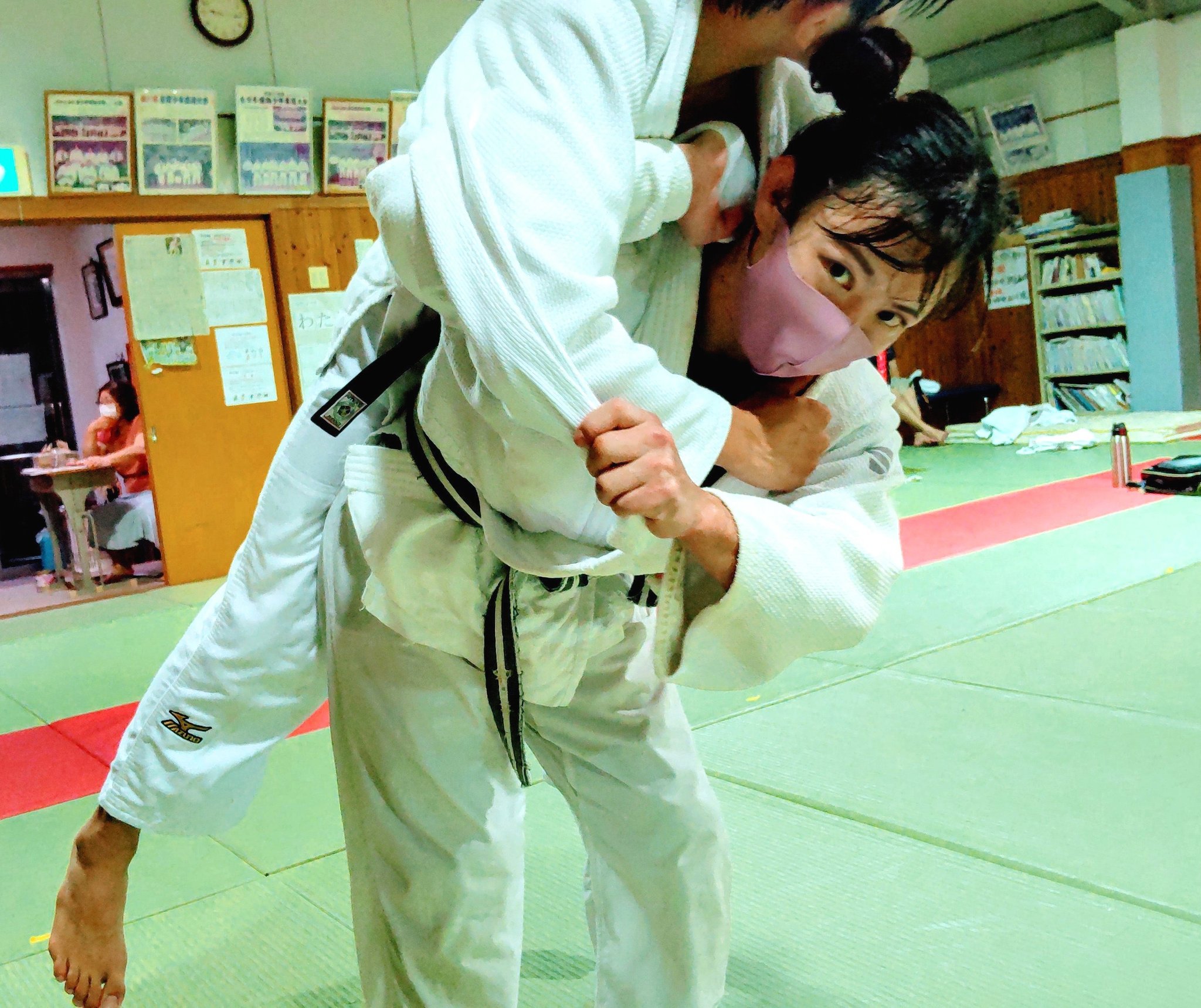 Twitter 上的 Rin Nakai 中井りん 棟田武道館最高です 今日も棟田先生有難う御座いますm M 練習をつけて下さって皆様有難う御座いますm M 私の柔道時代の得意技は背負い投げ 古賀先生の得意技も背負い投げ 古賀先生の魂が私や沢山の人の中に生きている