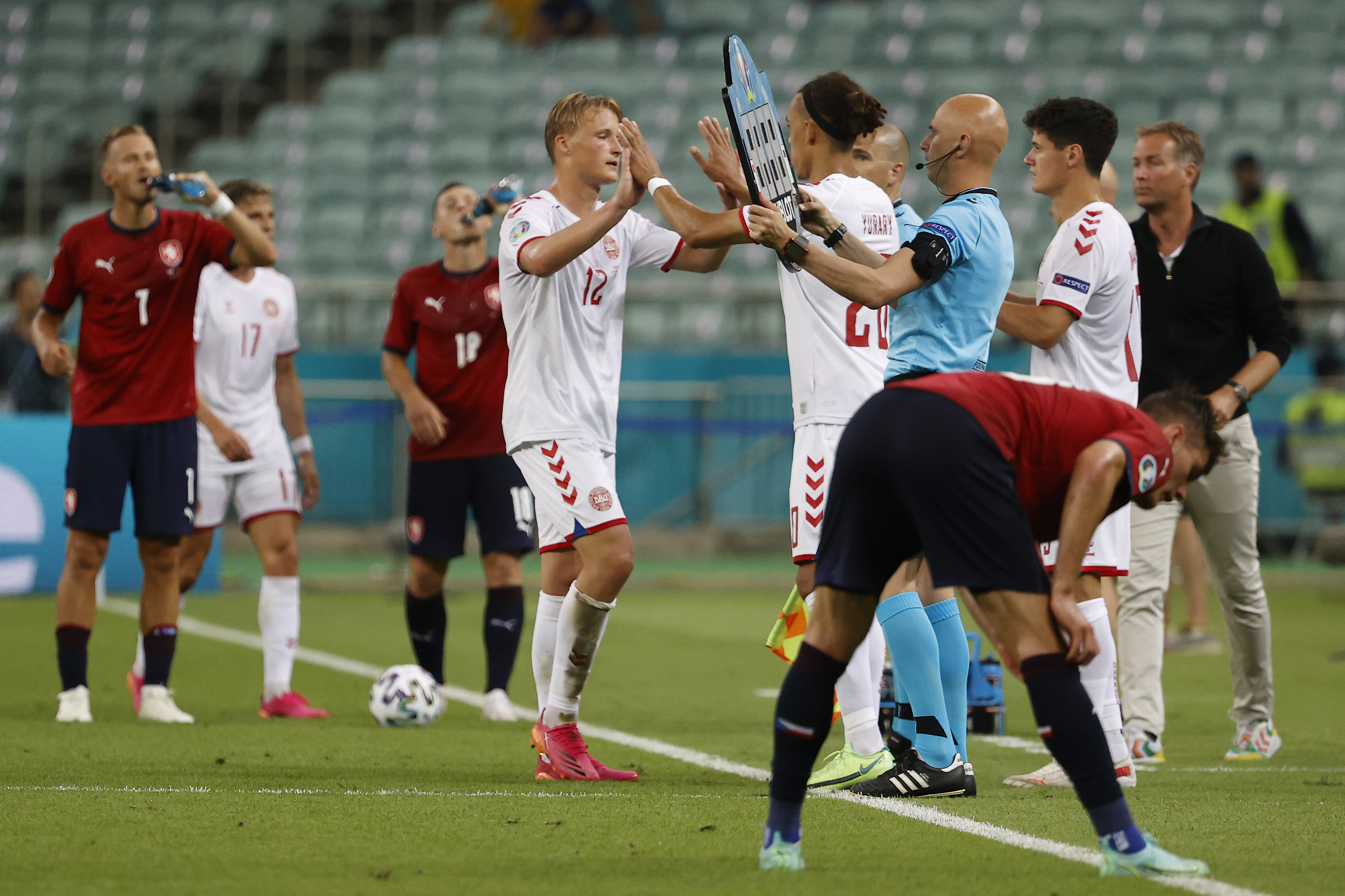 ØªÙˆÙŠØªØ± Uefa Euro 2020 Ø¹Ù„Ù‰ ØªÙˆÙŠØªØ± Denmark Changes Kasper Dolberg Amp Mikkel Damsgaard Replaced By Yussuf Poulsen Amp Christian Norgaard Euro2020 Https T Co Uiybll9vt3