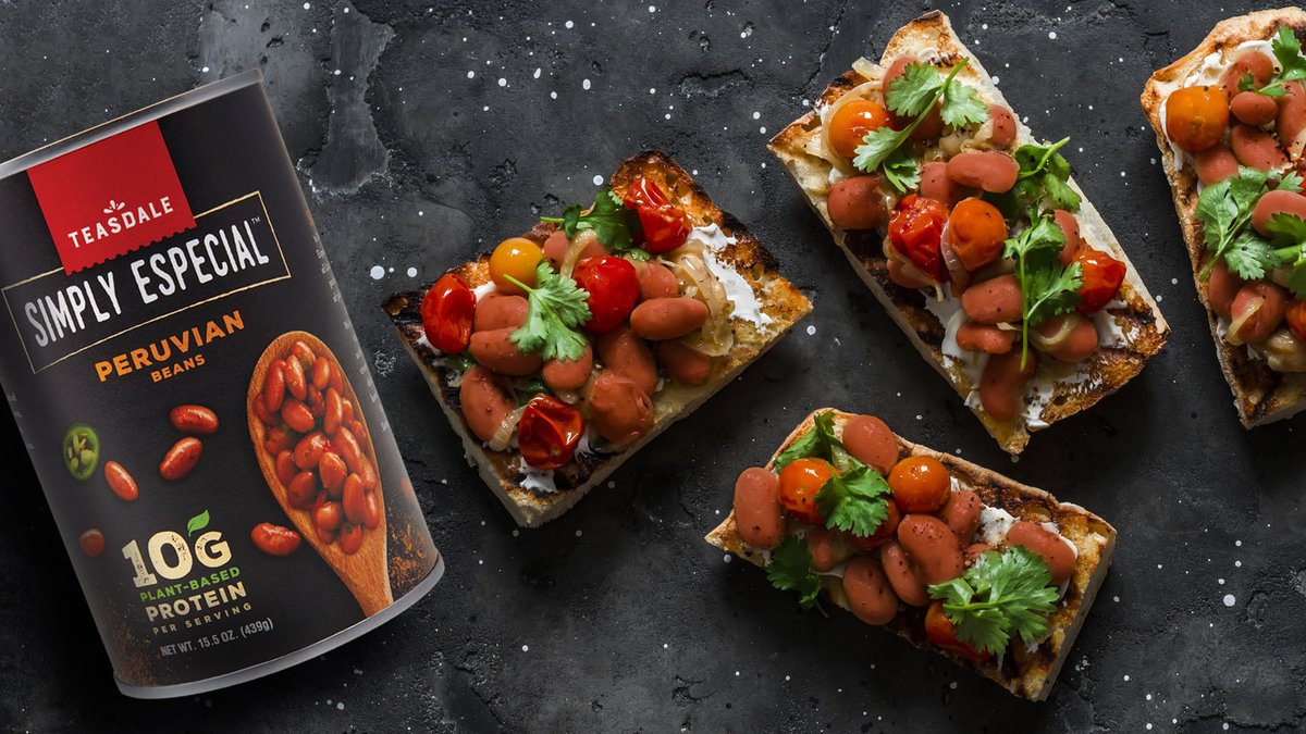 SimplyEspecial's tweet photo. Celebrate #NationalBeanDay with a light, refreshing white bean bruschetta featuring #SimplyEspecial Peruvian Beans available at https://t.co/oDpcstlxgU. Recipe: https://t.co/psKbeaAgTQ #lightsnack #summersnack #easymeal #healthydish https://t.co/ko7lb2Y45N